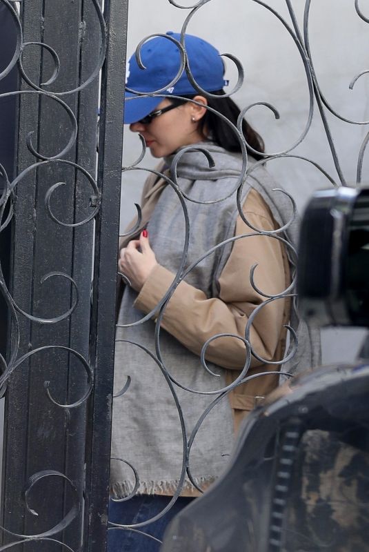 KENDALL JENNER Leaves a Hair Salon in West Hollywood 01/06/2026