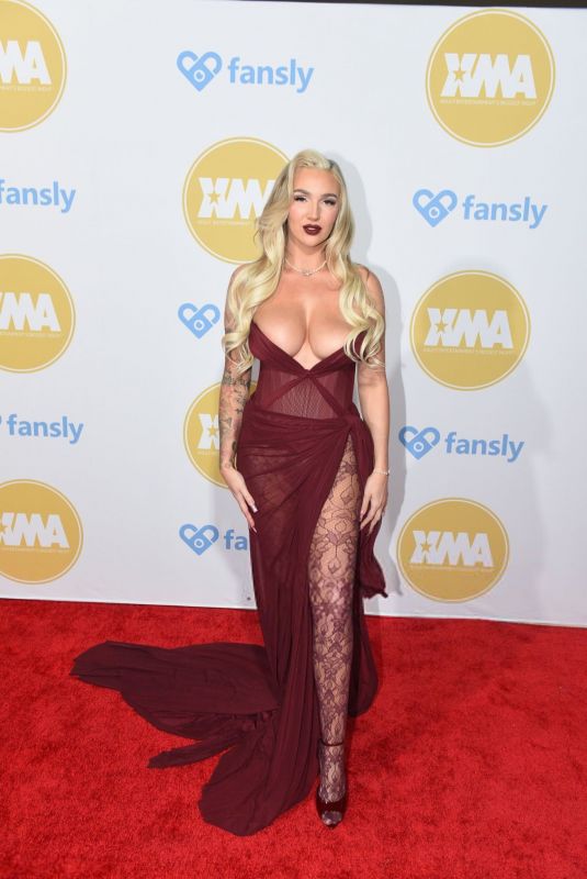 KENDRA SUNDERLAND at 2026 XMA Awards at Hollywood Palladium in Los Angeles 01/18/2026