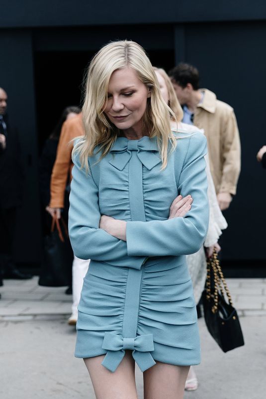 KIRSTEN DUNST Leaves Valentino Haute Couture Week Spring/Summer 2026 Show at PFW in Paris 01/28/2026