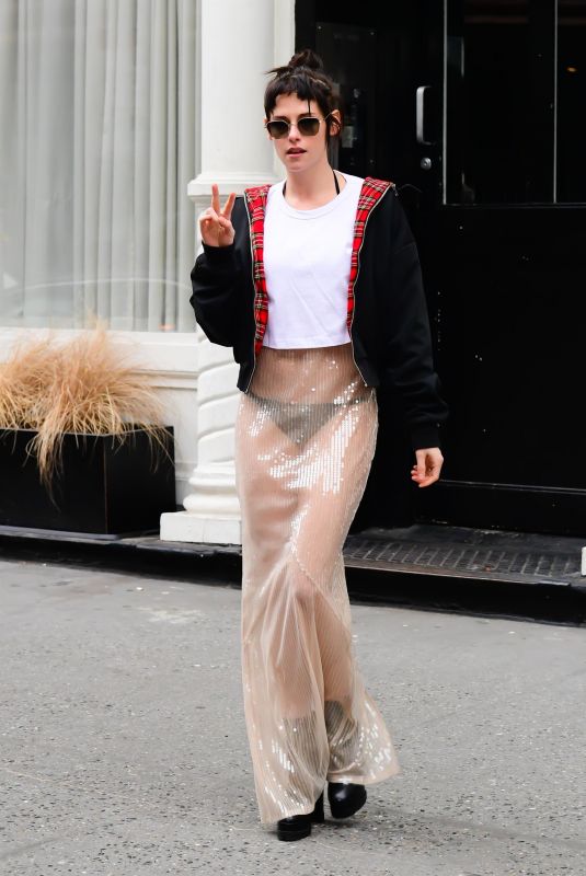 KRISTEN STEWART Leaves Her Loft in New York 01/05/2026