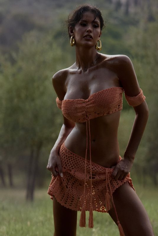 LIZA MAKHU at a Photoshoot, August 2025