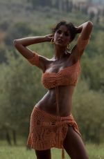 LIZA MAKHU at a Photoshoot, August 2025