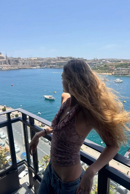 LIZZY GREENE - Instagram Photos 01/18/2026