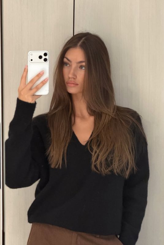 LORENA RAE - Instagram Photos 01/12/2026