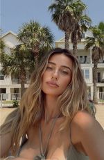 MADELINE HOPE - Instagram Photos and Videos 01/08/2026