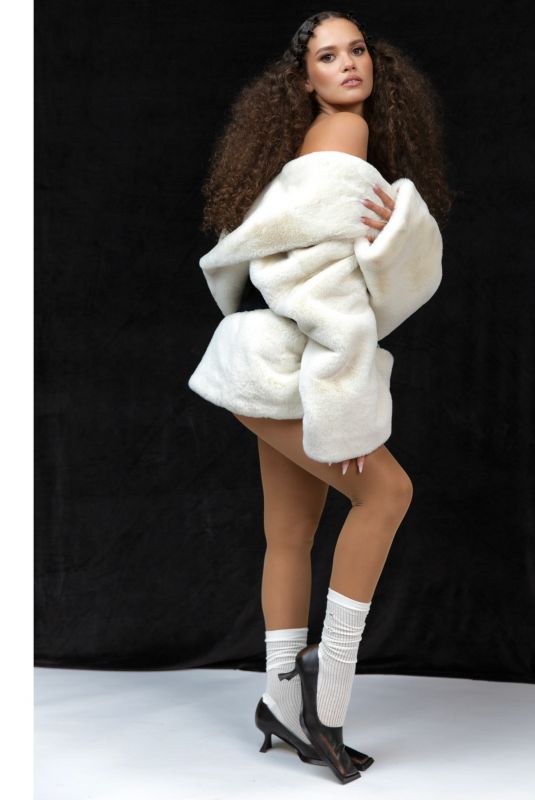 MADISON PETTIS - Instagram Photos 01/21/2026