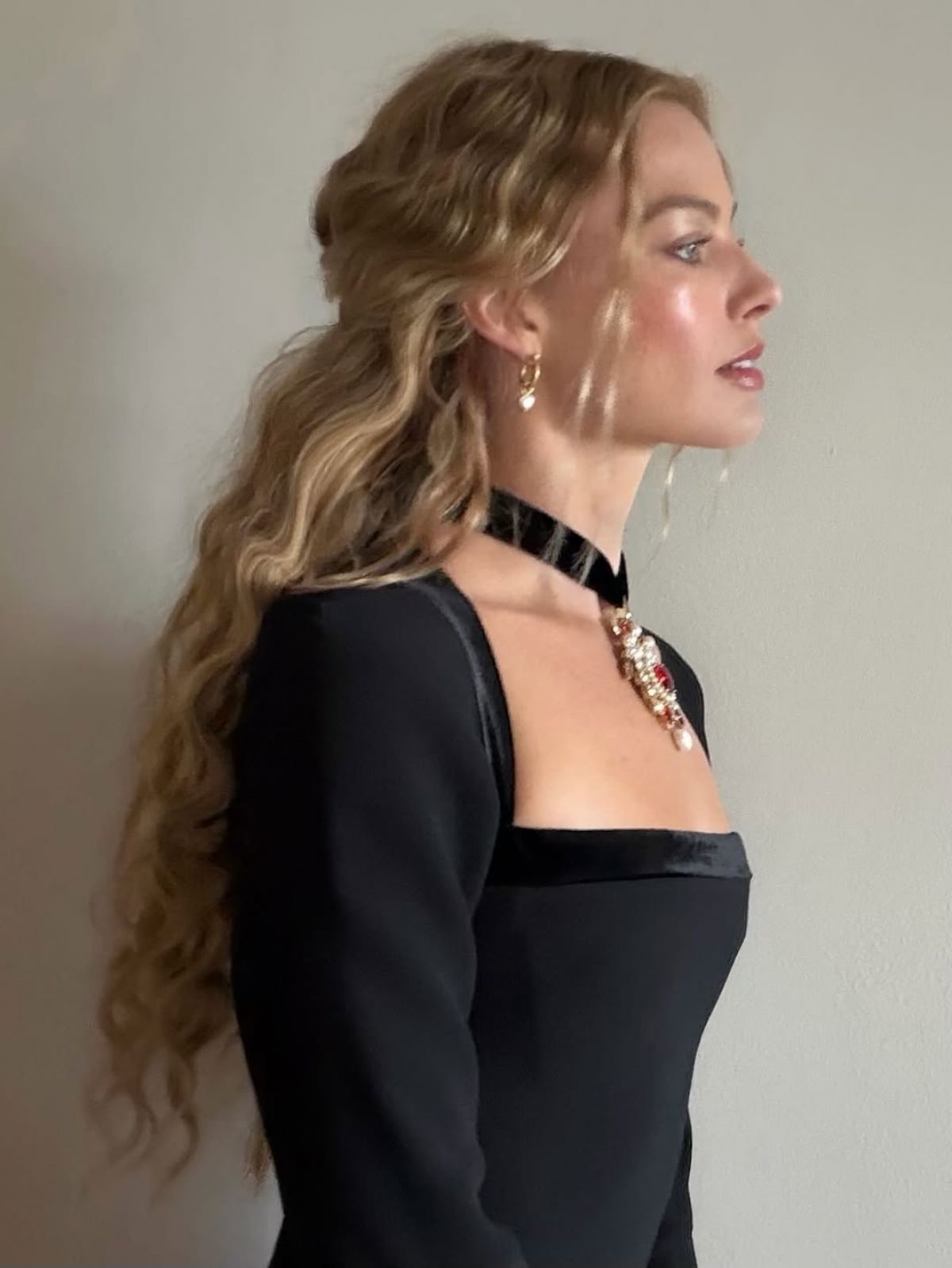 margot-robbie-wuthering-heights-press-photoshoot-january-2026