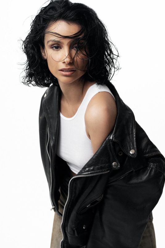 NAZANIN MANDI - Instagram Photos 01/08/2026