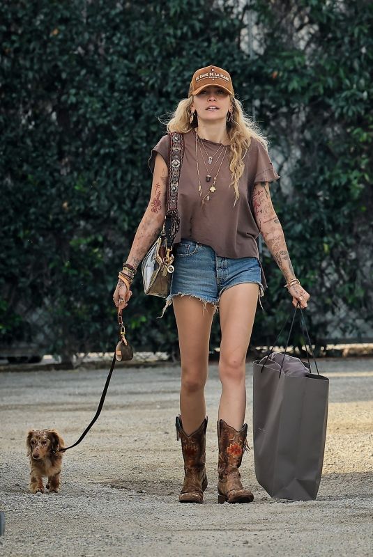 PARIS JACKSON Out Shopping with Her Dog in Los Angeles 01/28/2026