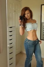 PHOEBE GINGER - Instagram Photos 01/08/2026