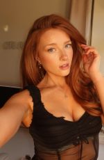 PHOEBE GINGER - Instagram Photos 01/10/2026