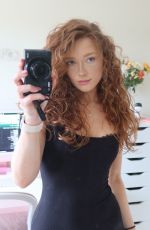 PHOEBE GINGER - Instagram Photos 01/22/2026