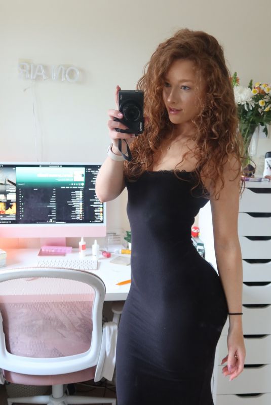 PHOEBE GINGER - Instagram Photos 01/22/2026