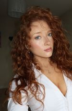 PHOEBE GINGER - Instagram Photos 01/25/2026