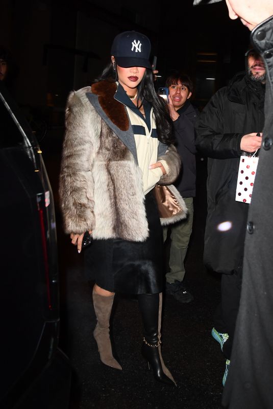 RIHANNA Leaves Her Hotel and Geading to SNL in New York City 01/17/2026
