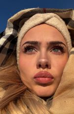 SARA CRUMBLELEG - Instagram Photos 01/12/2026