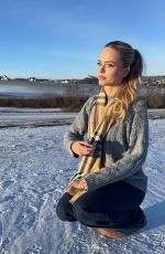 SARA CRUMBLELEG - Instagram Photos 01/12/2026