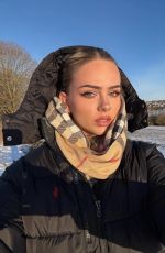 SARA CRUMBLELEG - Instagram Photos 01/12/2026