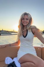 SARA CRUMBLELEG - Instagram Photos 01/16/2026