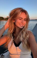 SARA CRUMBLELEG - Instagram Photos 01/16/2026