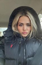 SARA CRUMBLELEG - Instagram Photos 01/20/2026