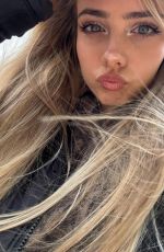 SARA CRUMBLELEG - Instagram Photos 01/20/2026