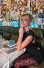 SARA CRUMBLELEG - Instagram Photos 01/23/2026