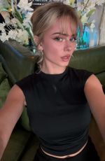 SARA CRUMBLELEG - Instagram Photos 01/23/2026