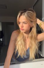 SARA CRUMBLELEG - Instagram Photos 01/29/2026