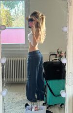 SARA CRUMBLELEG - Instagram Photos 01/29/2026