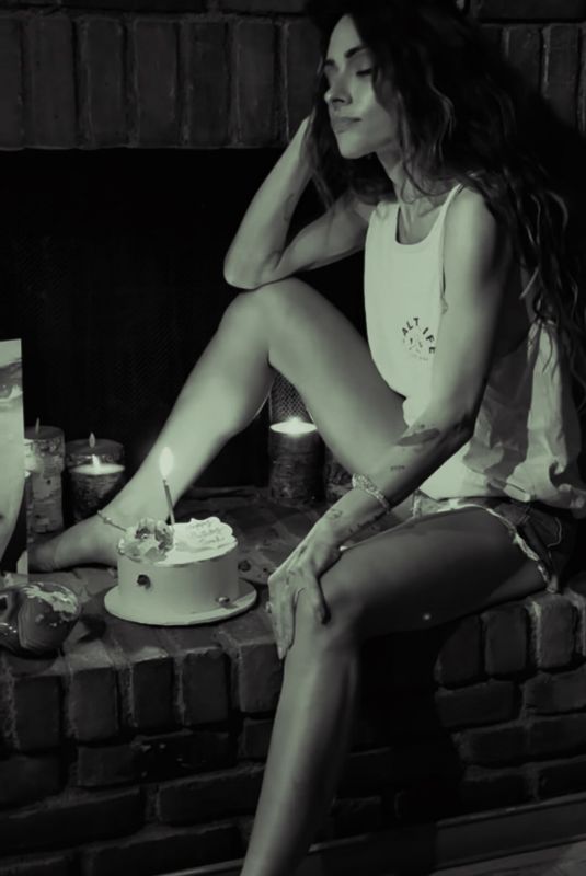 SARAH SHAHI – Instagram Photos 01/12/2026