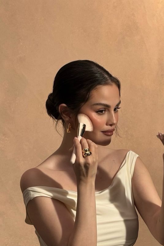 SELENA GOMEZ for Rare Beauty Warm Wishes Soft Matte Powder Bronzer and Angled Powder Brush, January 2026