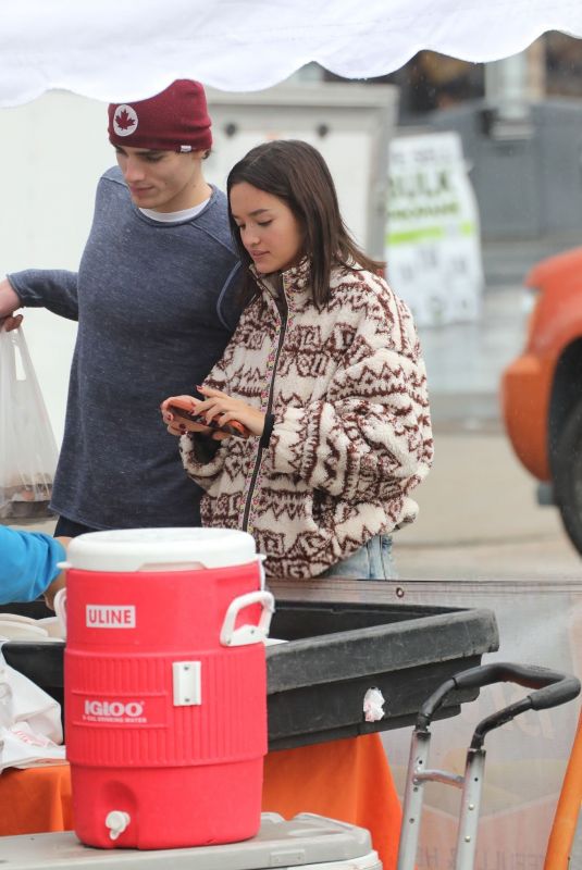 SOPHIA HAMMONS Out Shopping at a Farmers Market in Los Angeles 01/04/2026