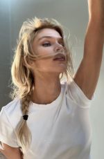 STELLA MAXWELL - Instagram Photos 01/22/2026