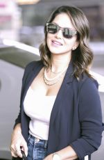 SUNNY LEONE Departing from Mumbai Airport 01/24/2026