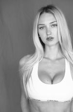 SYDNEY THOMAS - Instagram Photos 01/15/2026