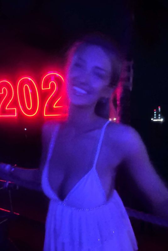 SYDNEY THOMAS - Instagram Photos 01/16/2026