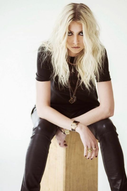 TAYLOR MOMSEN - Instagram Photos 01/17/2026