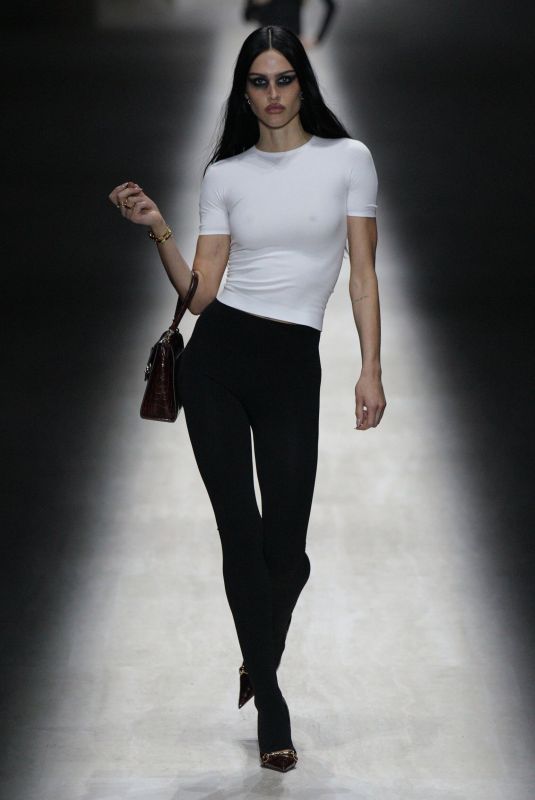 AMELIA HAMLIN Walks Runway at Gucci Fall/Winter 2026 Show at Milan Fashion Week 02/27/2026