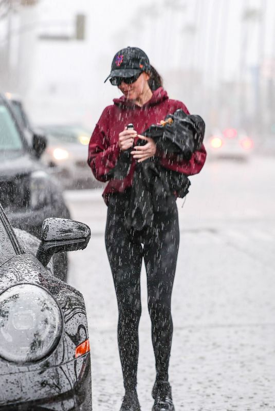 DAKOTA JOHNSON Leaves Gym During a Heavy Downpour in Los Angeles 02/16/2026