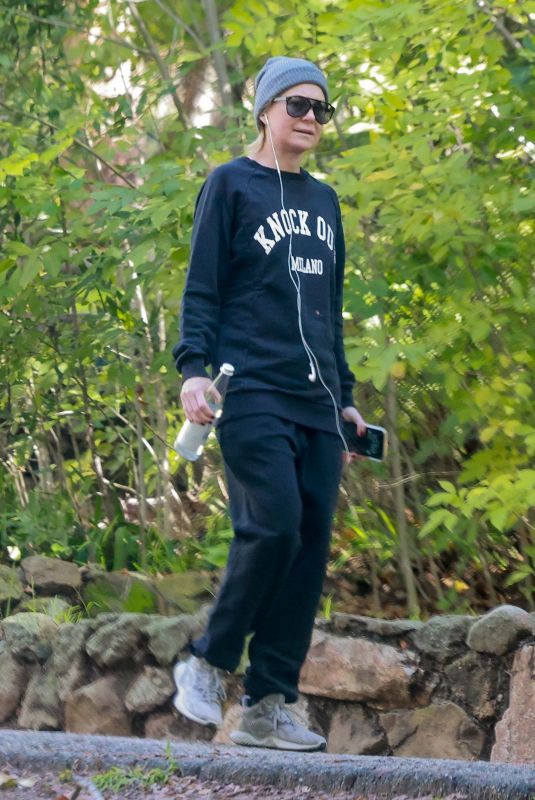 ELLEN POMEPO Out Hiking at Griffith Park in Los Angeles 02/18/2026
