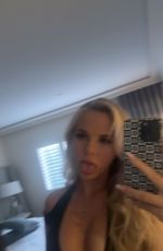 ELLIE BLUE - Instagram Photos and Videos 02/22/2026