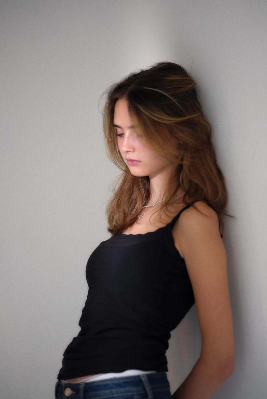 GIA HUNTER at a Photoshoot, December 2025