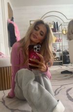 IZZY DARNELL - Instagram Photos 02/10/2026