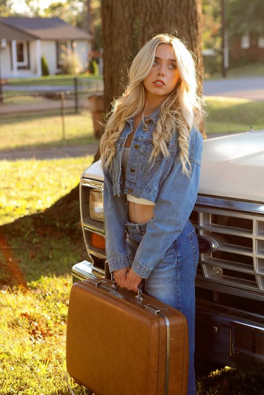 JENNA DAVIS - Instagram Photos 02/05/2026