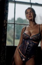 KARA DEL TORO for Lounge Valentine