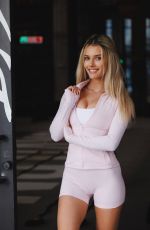 LINDSAY BREWER - Instagram Photos 02/10/2026