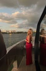 LINDSAY BREWER - Instagram Photos 02/10/2026