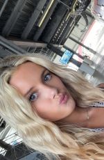 LINDSAY BREWER - Instagram Photos 02/19/2026