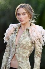 MARGOT ROBBIE, ALISON OLIVER and EMERALD FENNELL at Wuthering Heights Photocall in London 02/04/2026